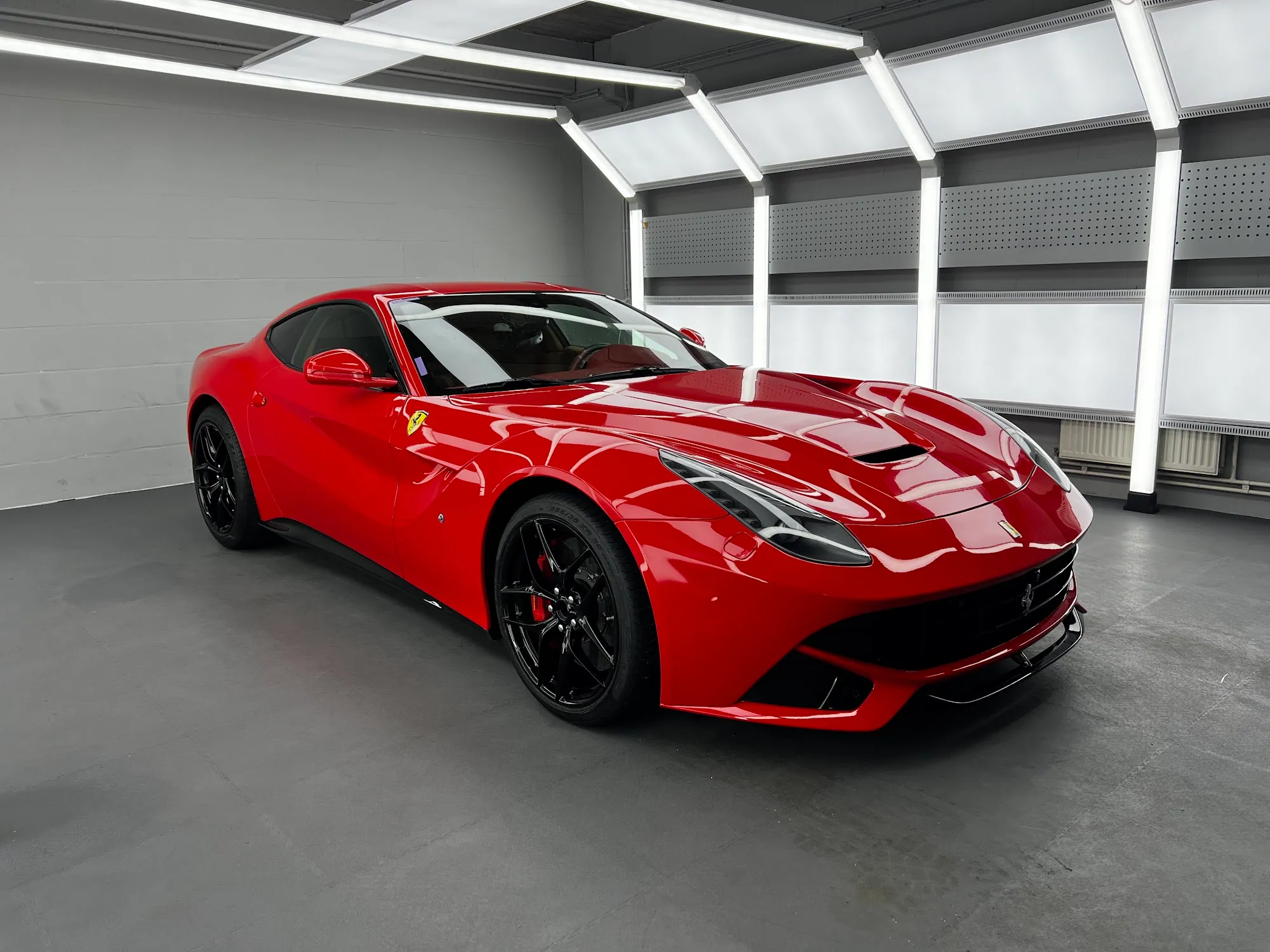 Ferrari · finition gloss